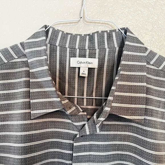 Calvin Klein Shirt Sleeve Causal Button Down Short Sleeve - Picture 2 of 3